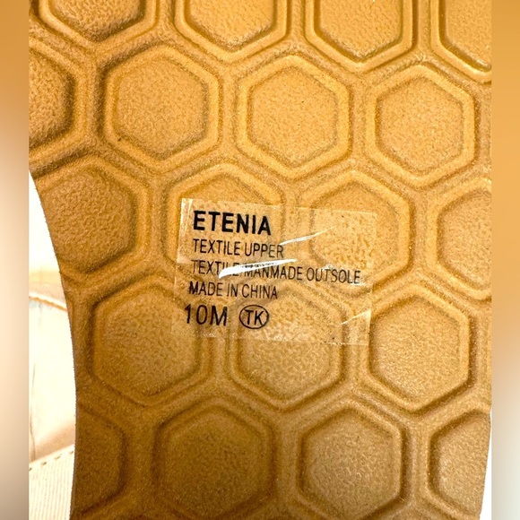 Jellypop White and Brown Strappy Sandals with Platform size 10M - Picture 9 of 9